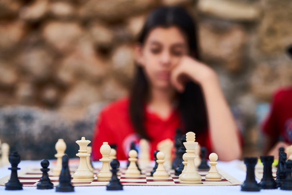 Image depicting leaders making strategic decisions impacting business growth and team progression, with a team working together and analyzing data.